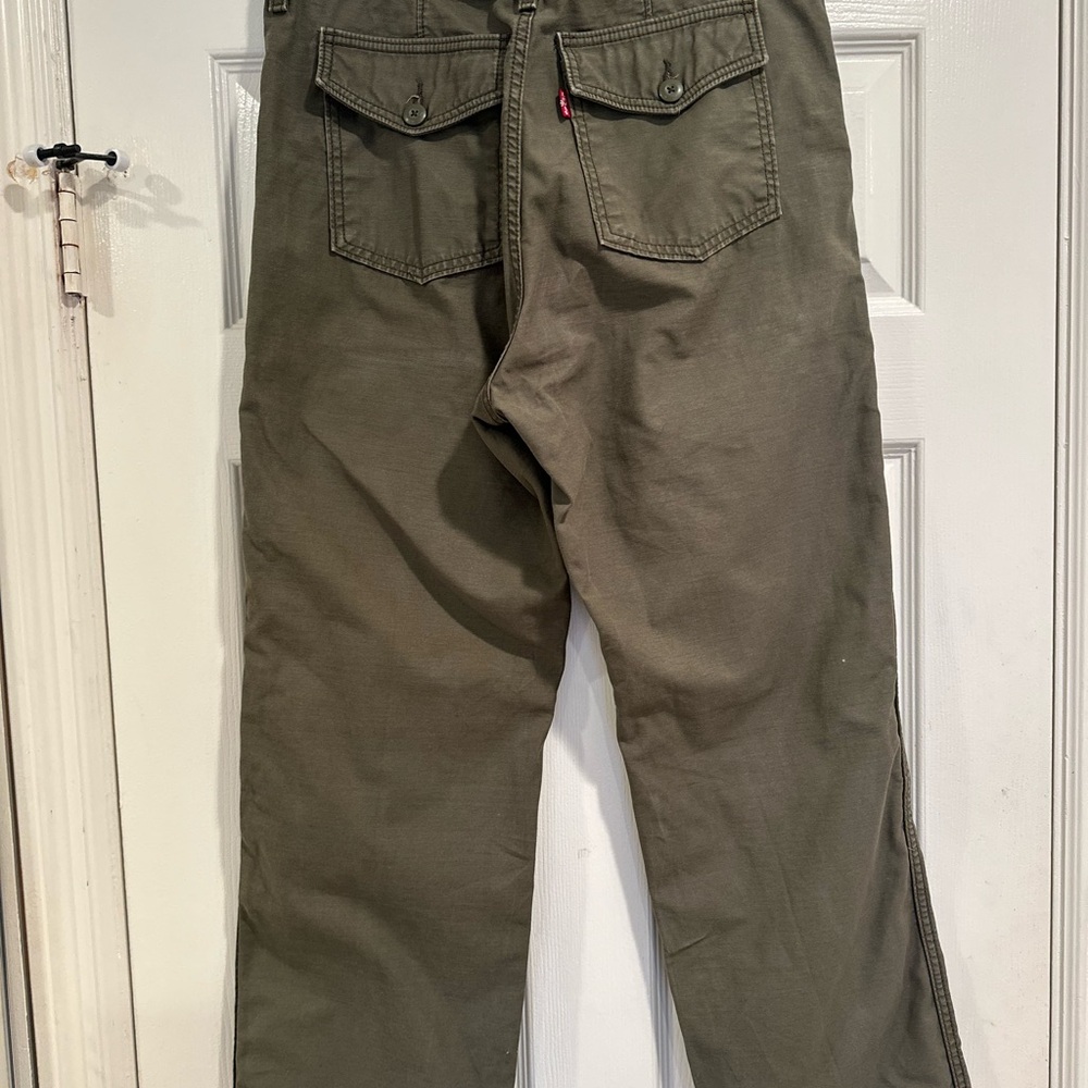 Women’s Levi’s rib cage, straight, utility pants. - Picture 5 of 7